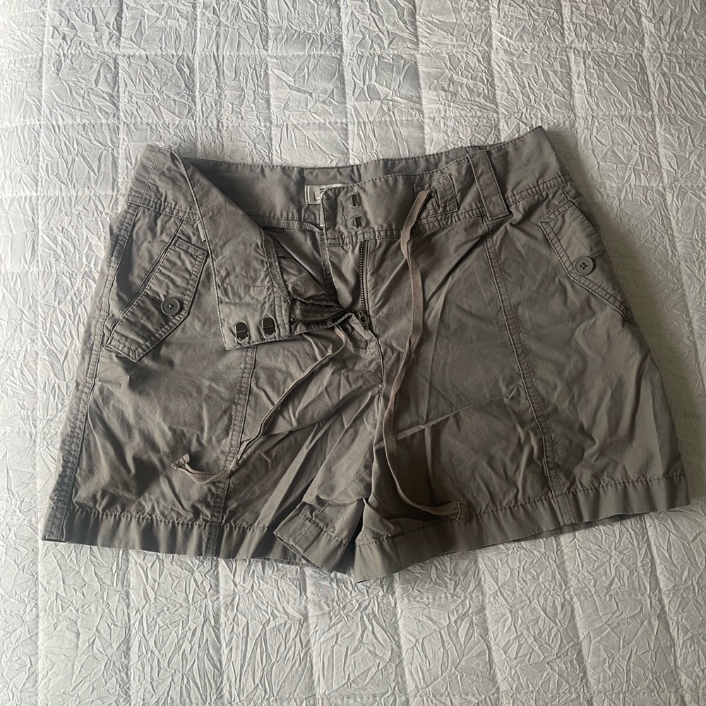 LOFT Women's Cargo Shorts in Gray